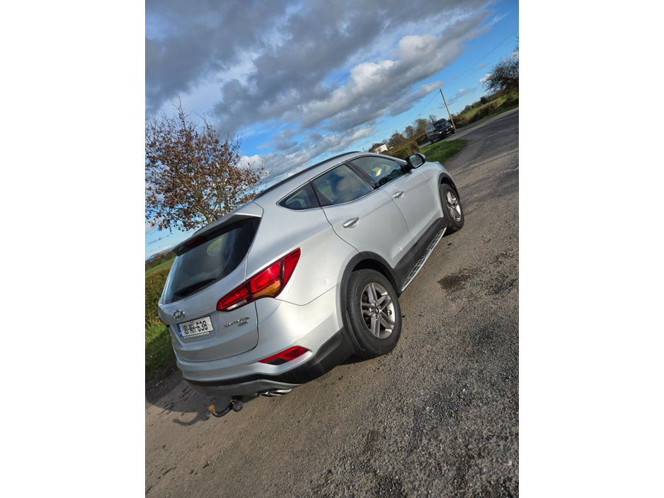 2018 Hyundai Santa Fe - image 9