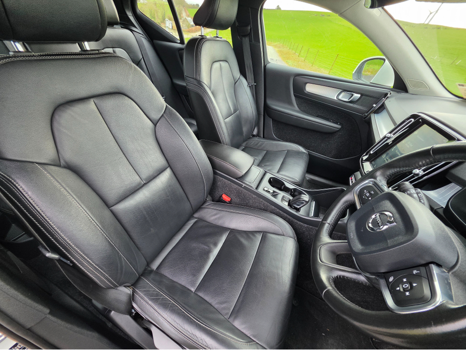2019 Volvo XC40 - image 10