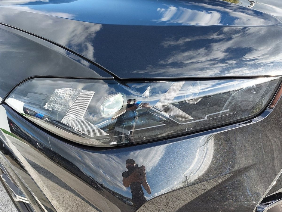 2025 BMW X5 - image 21