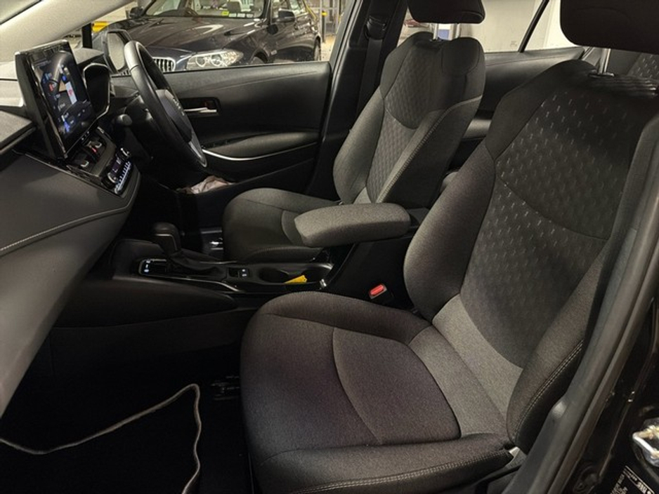 2024 Toyota Corolla HYBRID LUNA AUTO SALOON // TOYOTA SAFETY SENSE // REAR CAMERA // BLUETOOTH // AIR CON // TOYOTA WARRANTY €29,945