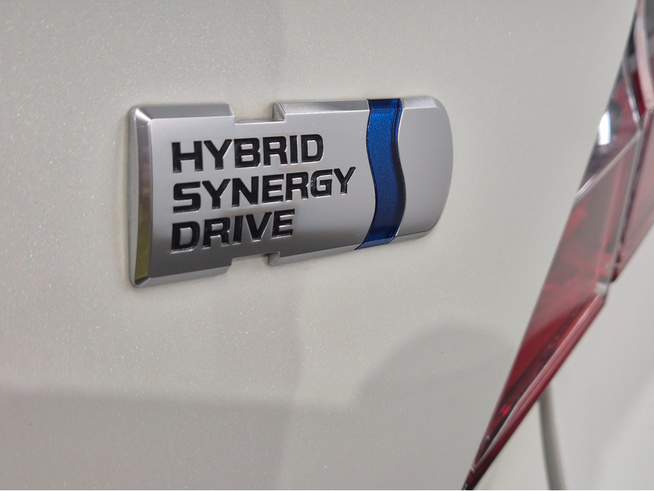 2019 Toyota C-HR **SPORT HYBRID**AUTO**KEYLESS ENTRY AND START**ANDROID/APPLE RADIO MEDIA UNIT**18" DIAMOND CUT ALLOYS**REVERSE CAMERA**HALF LEATHER SEATS**LANE DEPARTURE WARNING**ADAPTIVE CRUISE CONTROL**BLIND SPOT €21,949