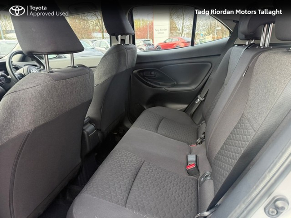 2023 Toyota Yaris Cross - image 8