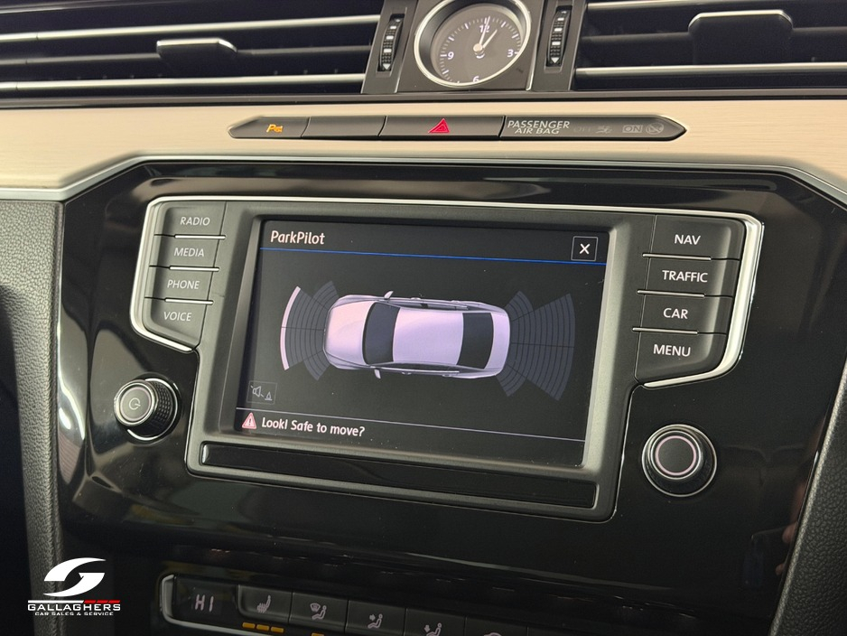 2017 Volkswagen Passat - image 27