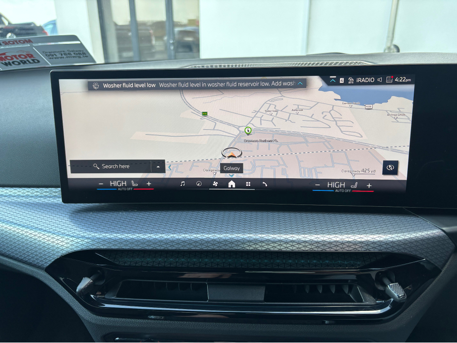 2025 BMW 3 Series - image 25