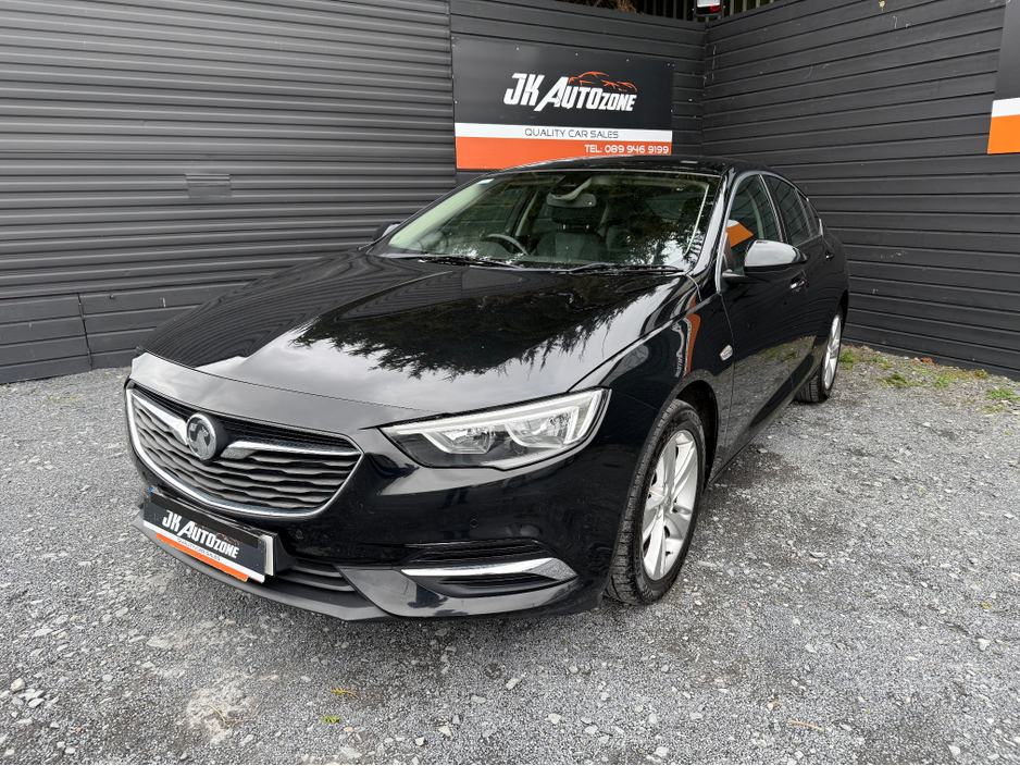 2018 Opel Insignia - image 3