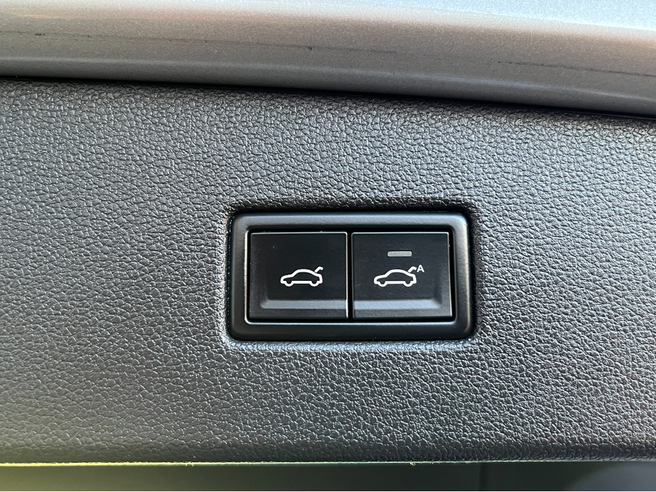 2019 Volkswagen Tiguan HIGHLINE 4MOTION AUTOMATIC 2.0 DIESEL //HIGH SPEC//360 PARKING CAMERAS//FRONT AND REAR HEATED SEATS//POWER TAILGATE//HEAD UP DISPLAY//