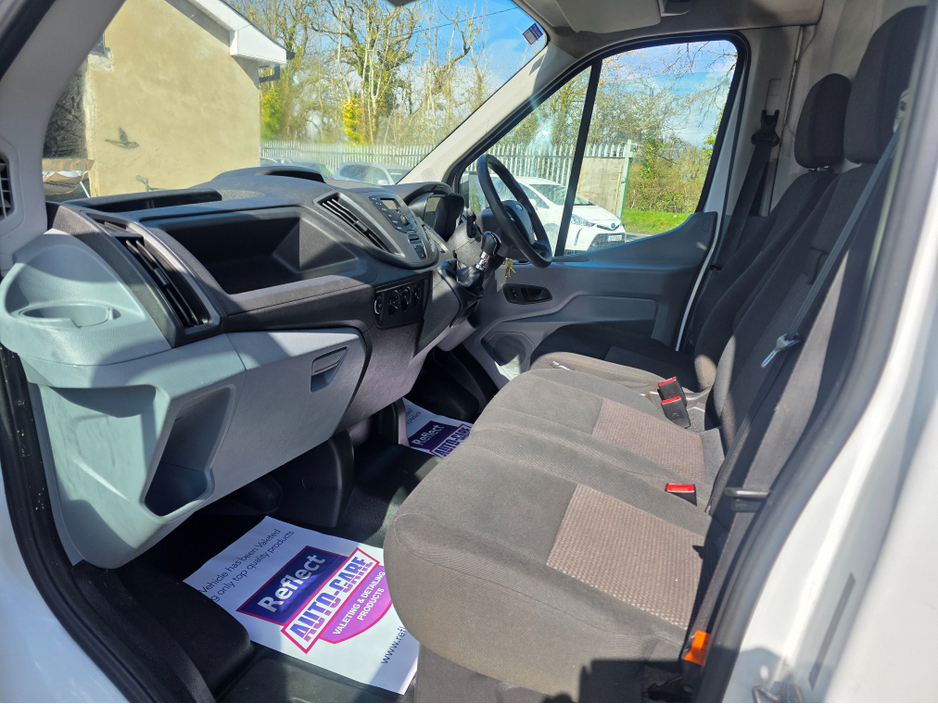 2015 Ford Transit - image 8