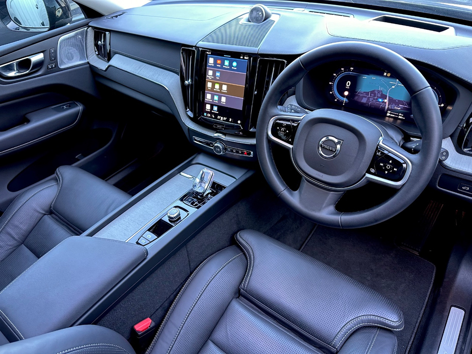 2025 Volvo XC60 - image 5