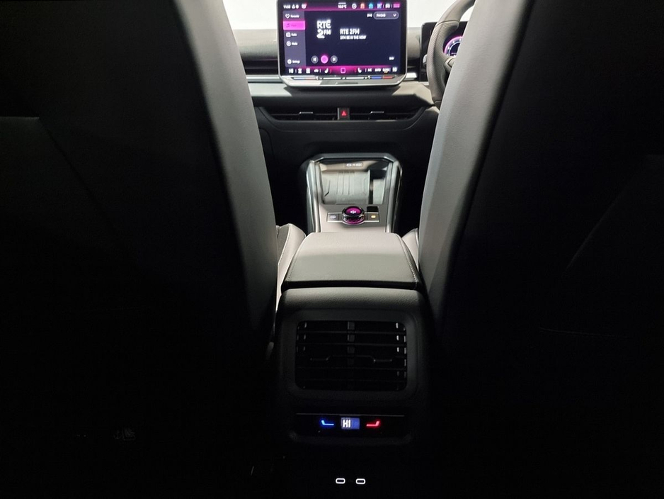 2026 Volkswagen T-Roc - image 25