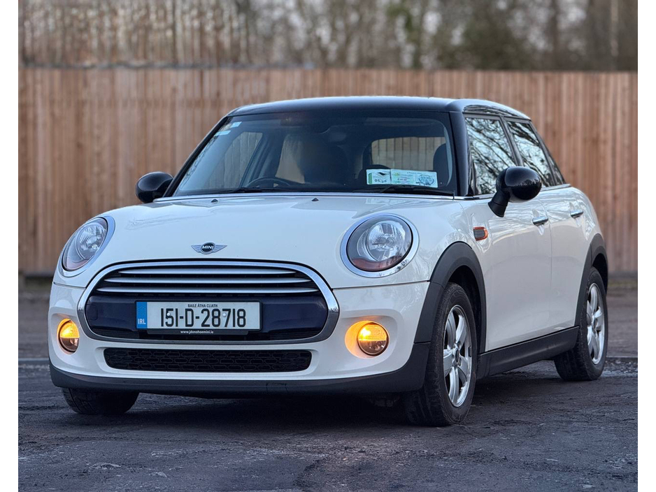 2015 MINI Hatch - image 3