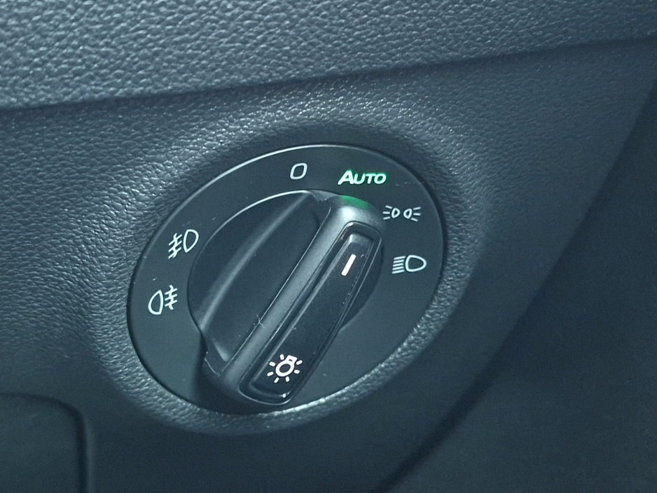 2019 Skoda Karoq - image 23