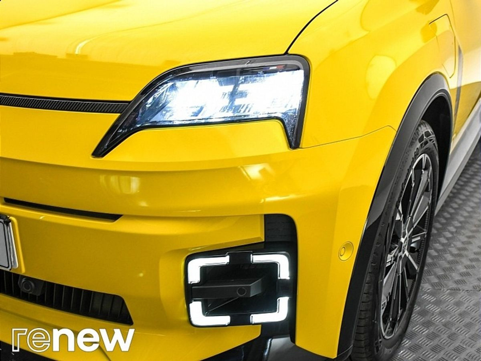 2025 Renault 5 EV40 150hp Iconic €31,900