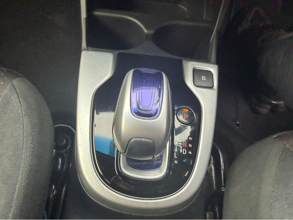 2016 Honda Fit - image 18