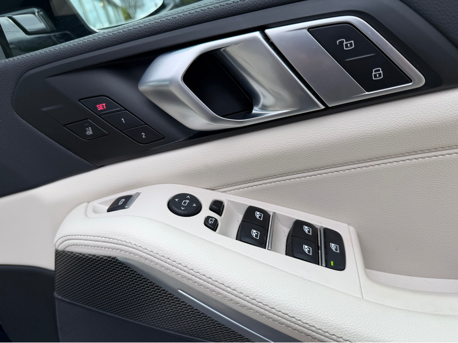 2022 BMW X5 - image 32