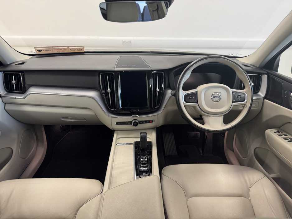2021 Volvo XC60 - image 14