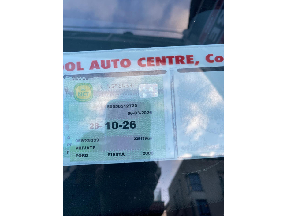2006 Ford Fiesta - image 2