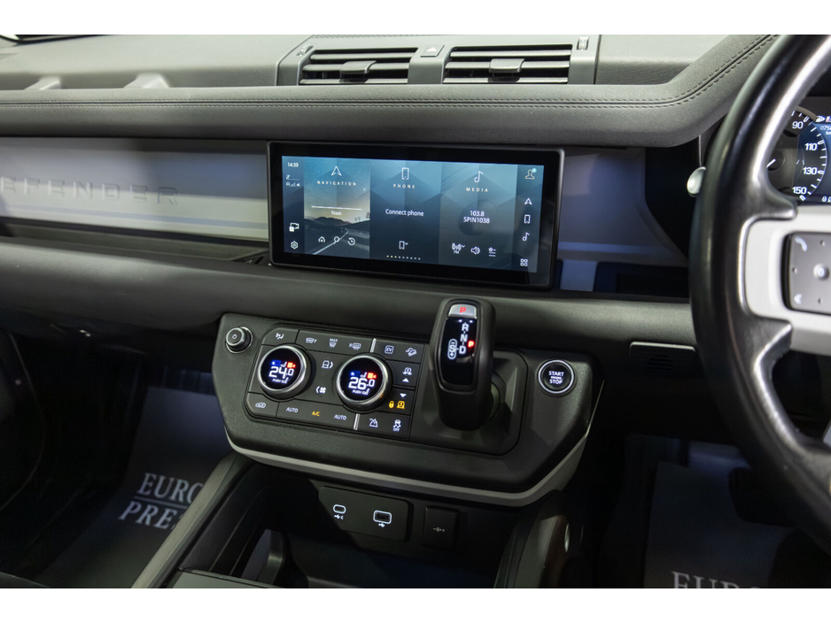 2022 Land Rover Defender - image 18