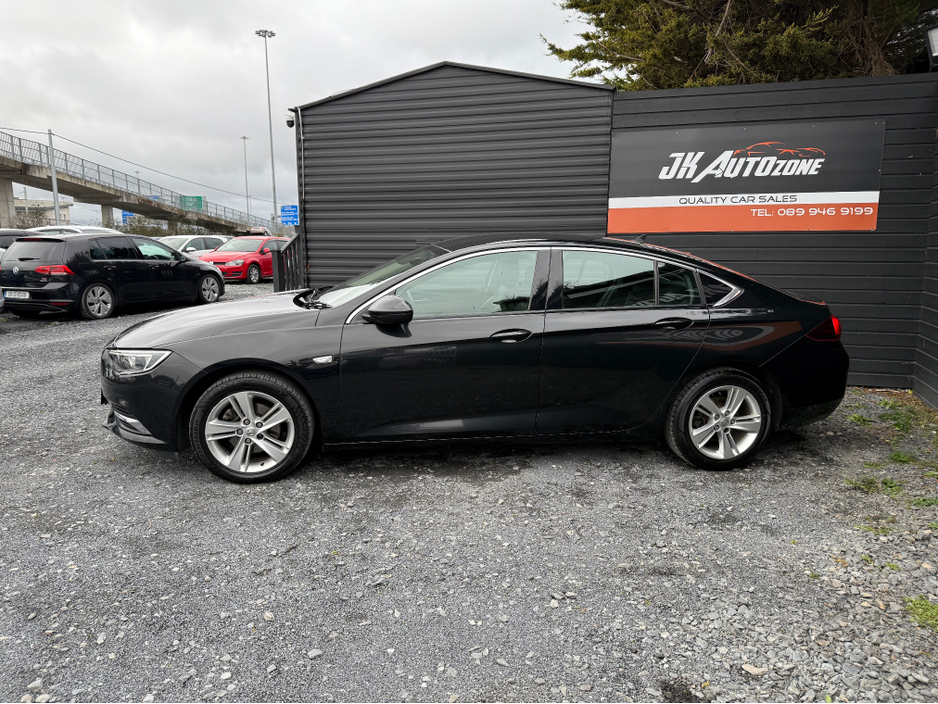 2018 Opel Insignia - image 4