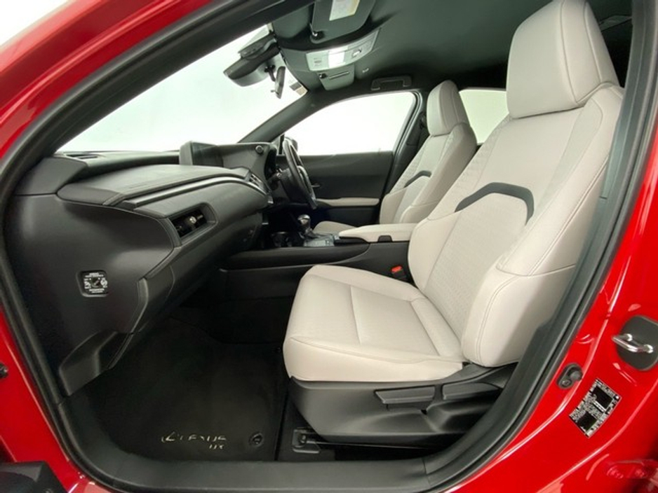 2022 Lexus UX 250 H Dynamic €36,950