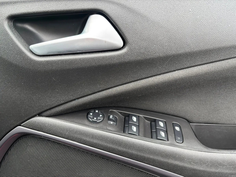 2023 Opel Crossland - image 18