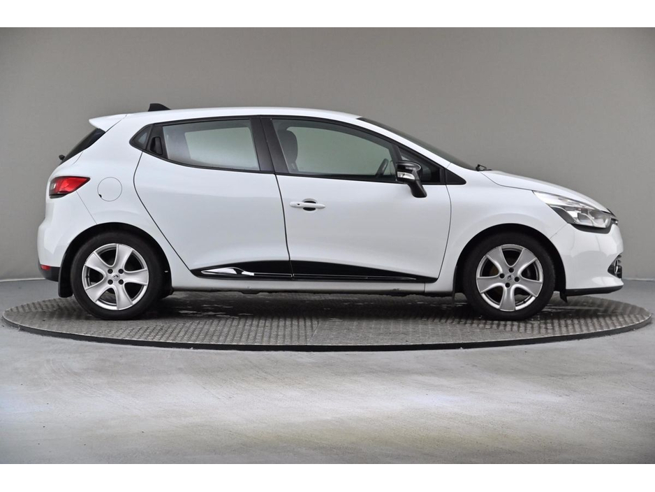 2016 Renault Clio - image 11