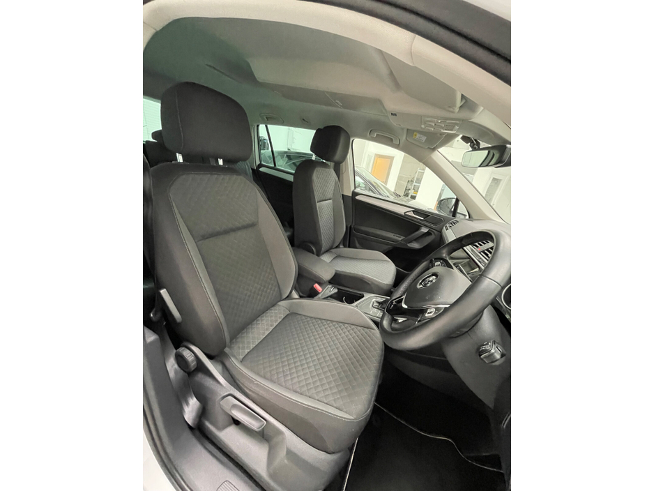 2020 Volkswagen Tiguan - image 10