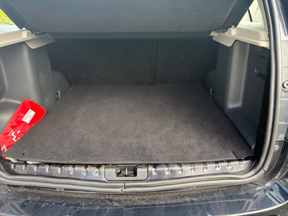 2014 Dacia Duster - image 9