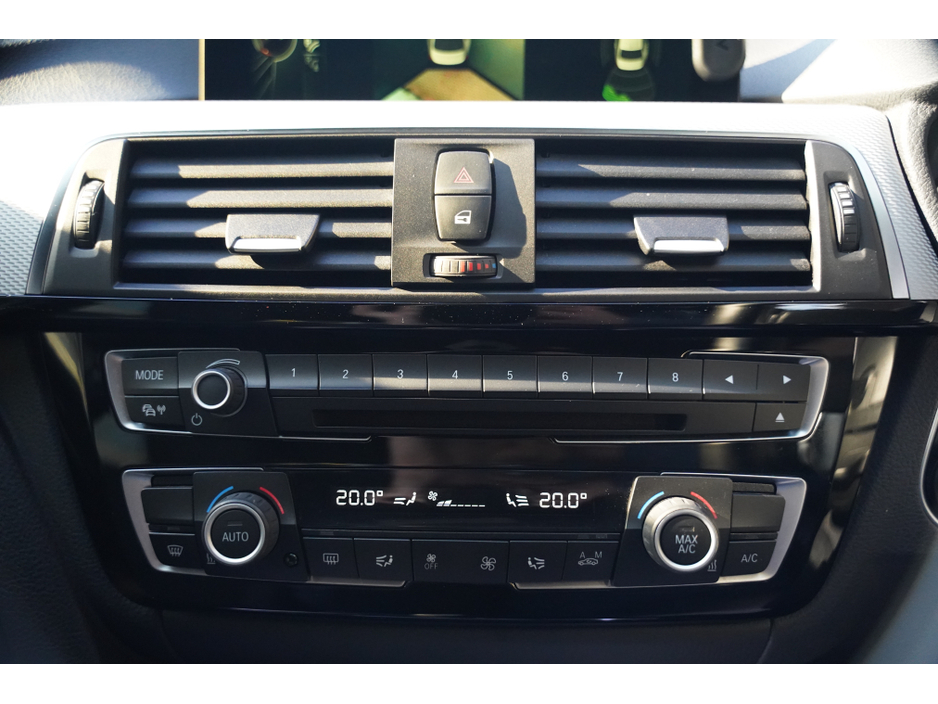 2016 BMW 3 Series - image 15