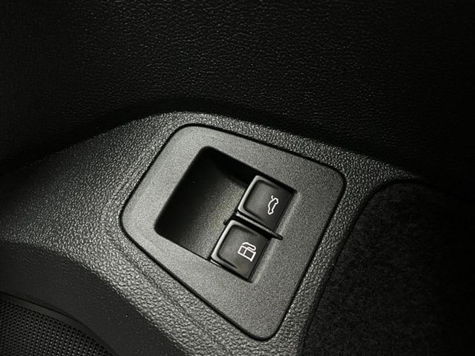 2023 Volkswagen Tiguan - image 22