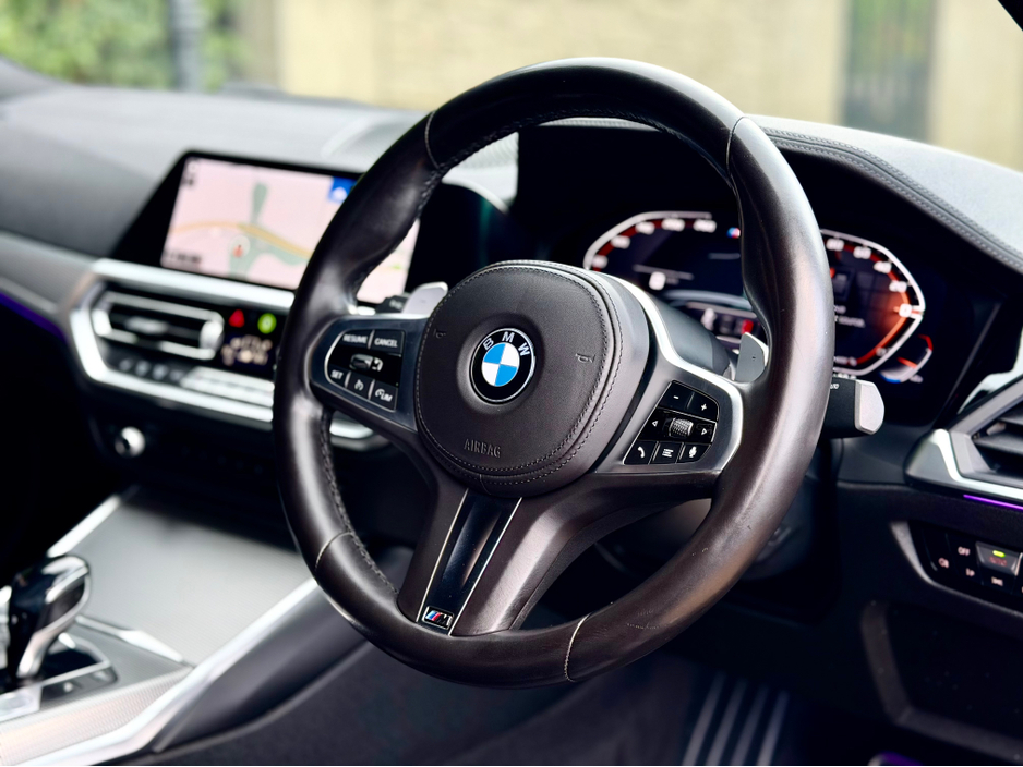 2021 BMW 3 Series - image 8