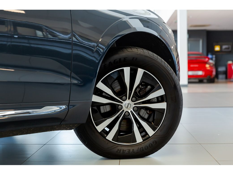 2023 Volvo XC60 - image 11