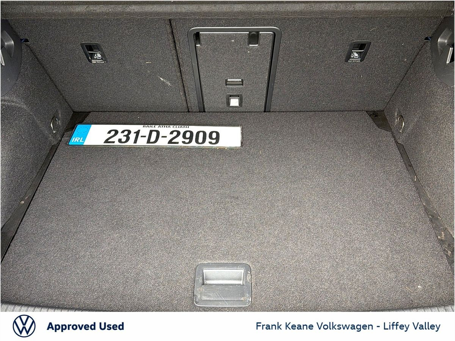 2023 Volkswagen Golf - image 9