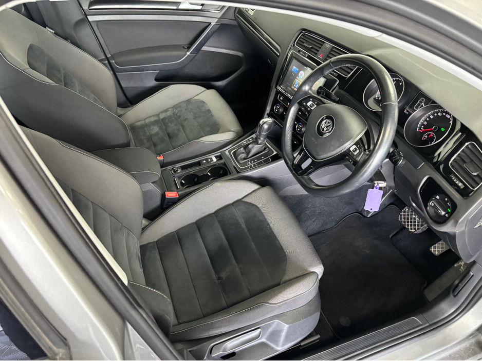 2013 Volkswagen Golf - image 5