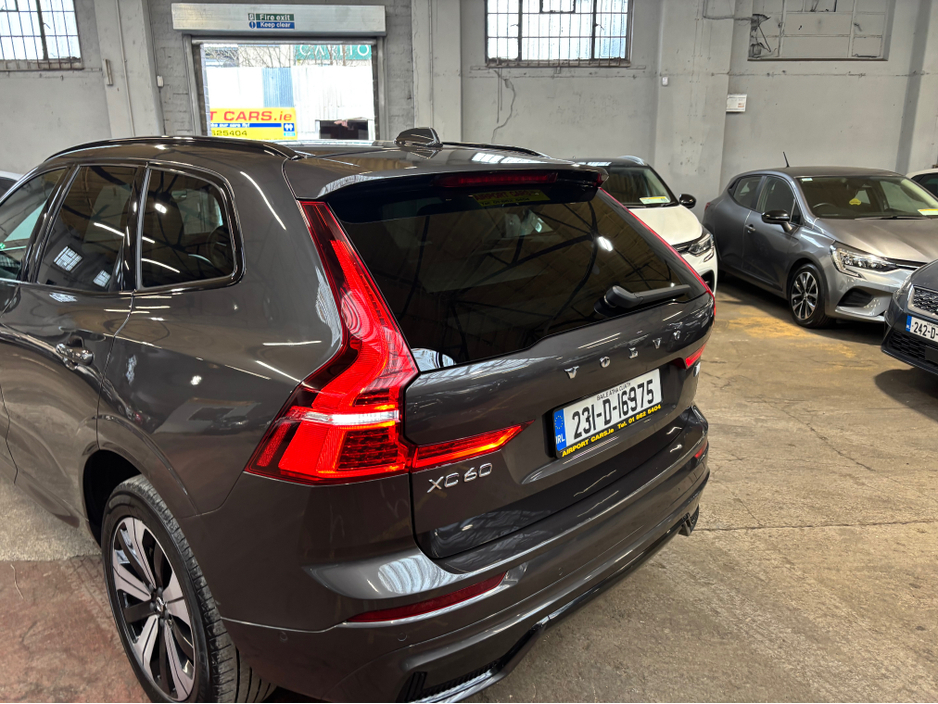2023 Volvo XC60 - image 20