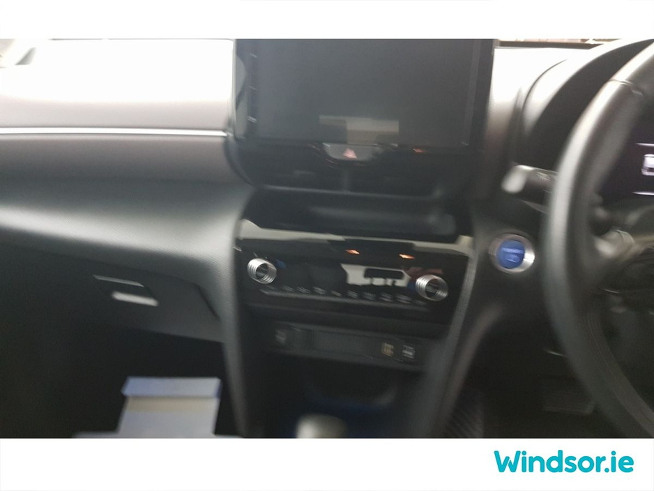 2022 Toyota Yaris Cross - image 13