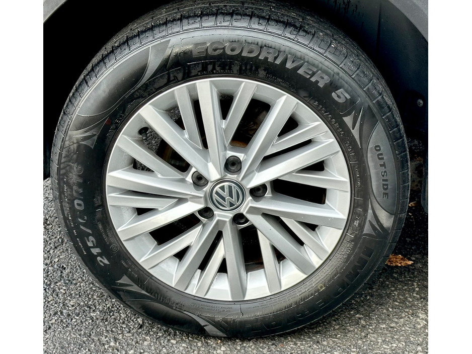 2018 Volkswagen T-Roc - image 5