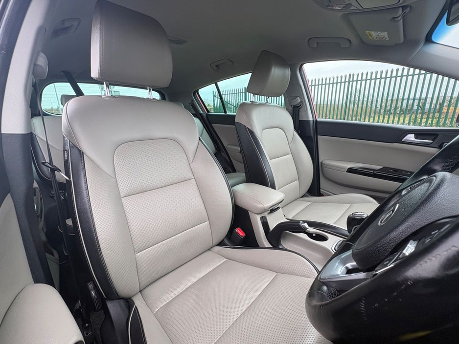 2021 Kia Sportage - image 12