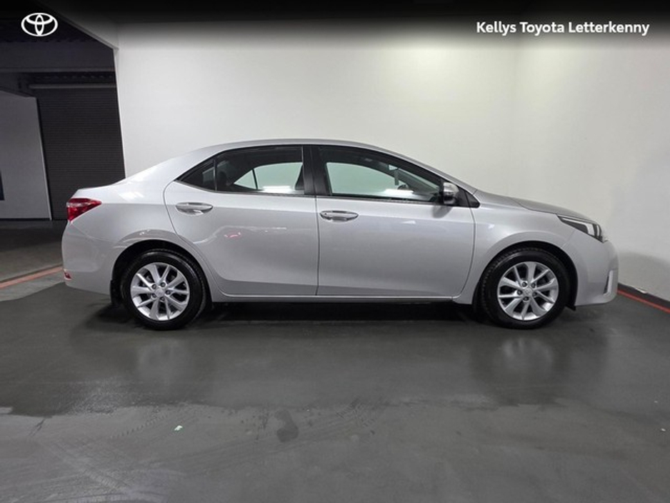 2015 Toyota Corolla - image 3