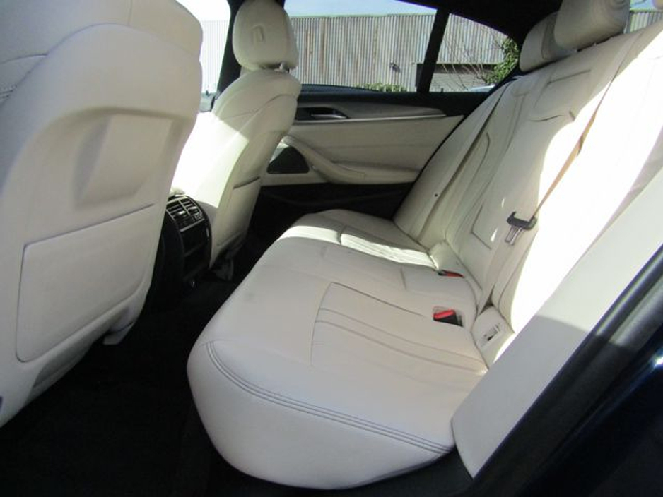 2018 BMW 5 Series - image 19