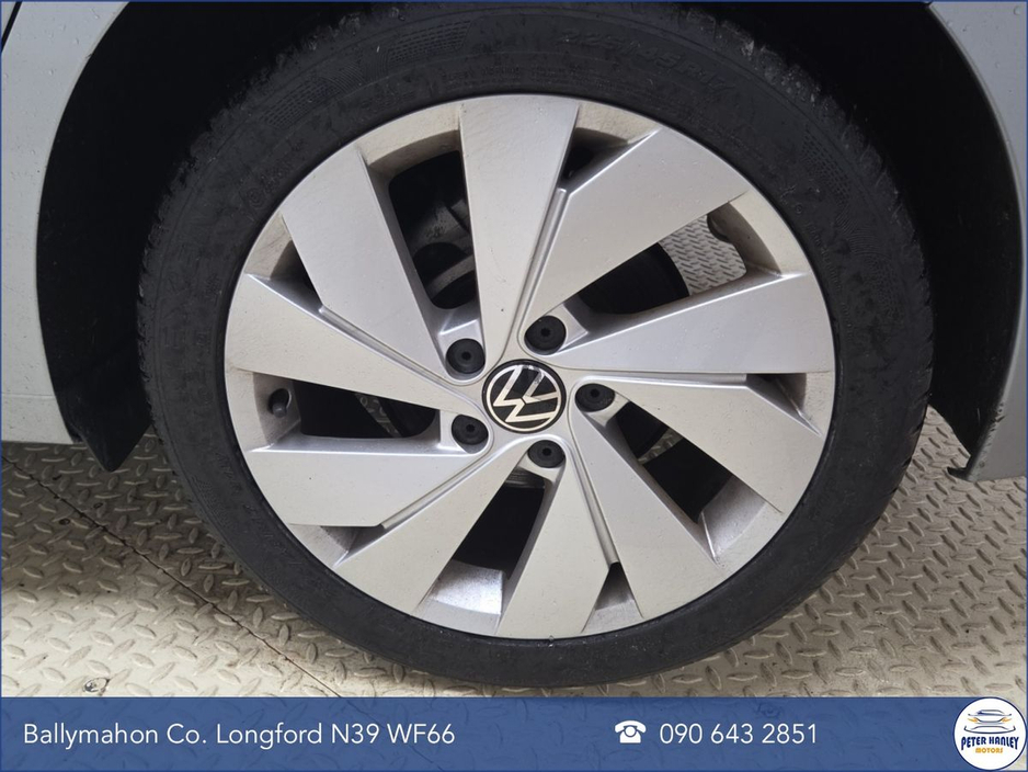 2025 Volkswagen Golf - image 23