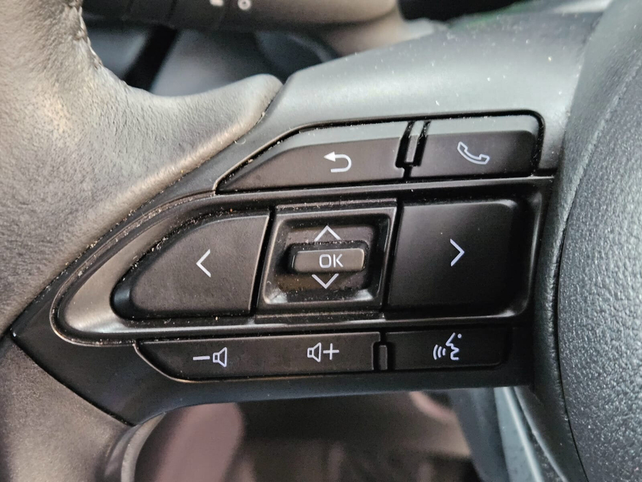 2025 Toyota Yaris Cross - image 9