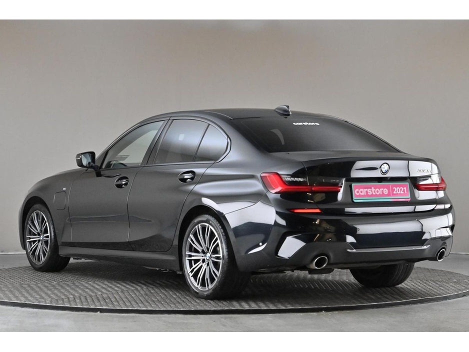 2021 BMW 3 Series - image 7