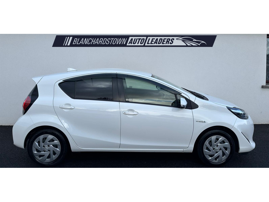 2019 Toyota Aqua 1.5 HYBRID 73 BHP €10,900