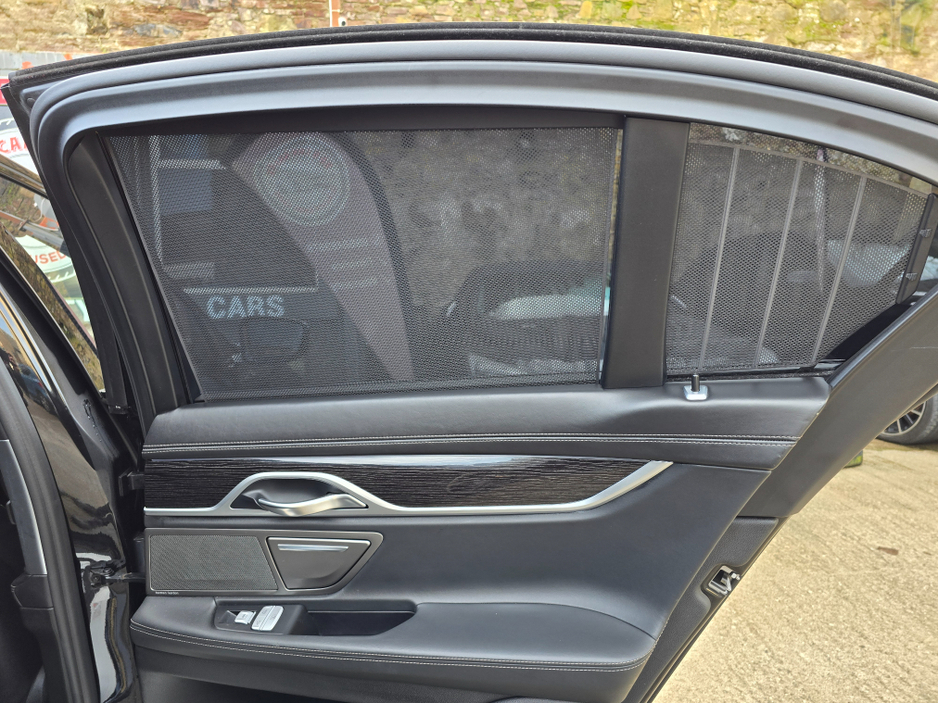 2018 BMW 7 Series - image 34