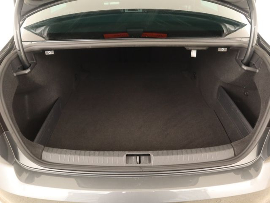 2016 Volkswagen Passat - image 15