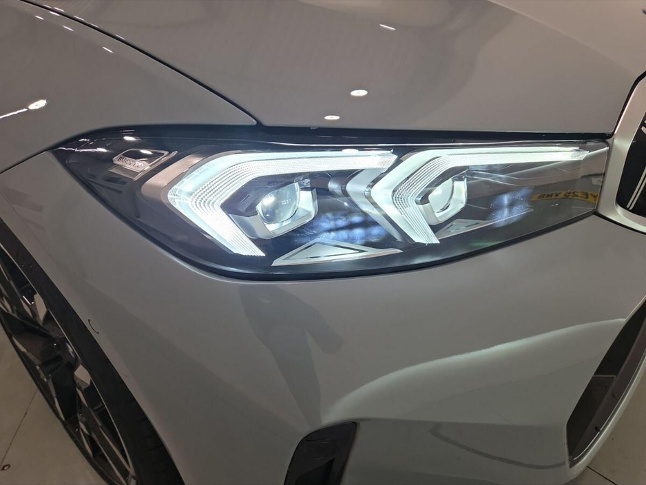 2025 BMW 3 Series - image 21