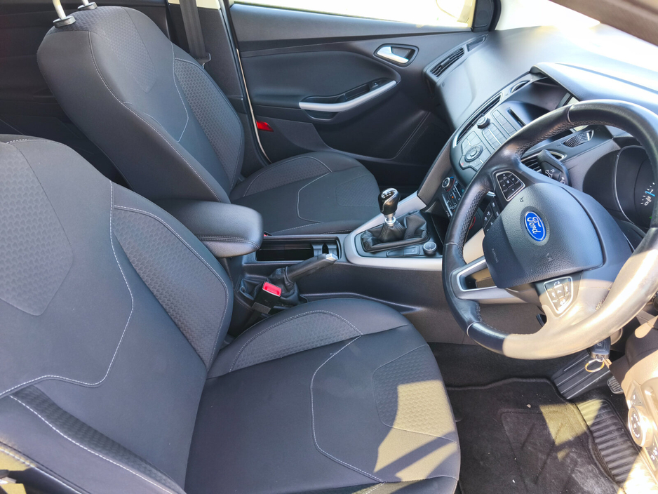 2015 Ford Focus - image 10
