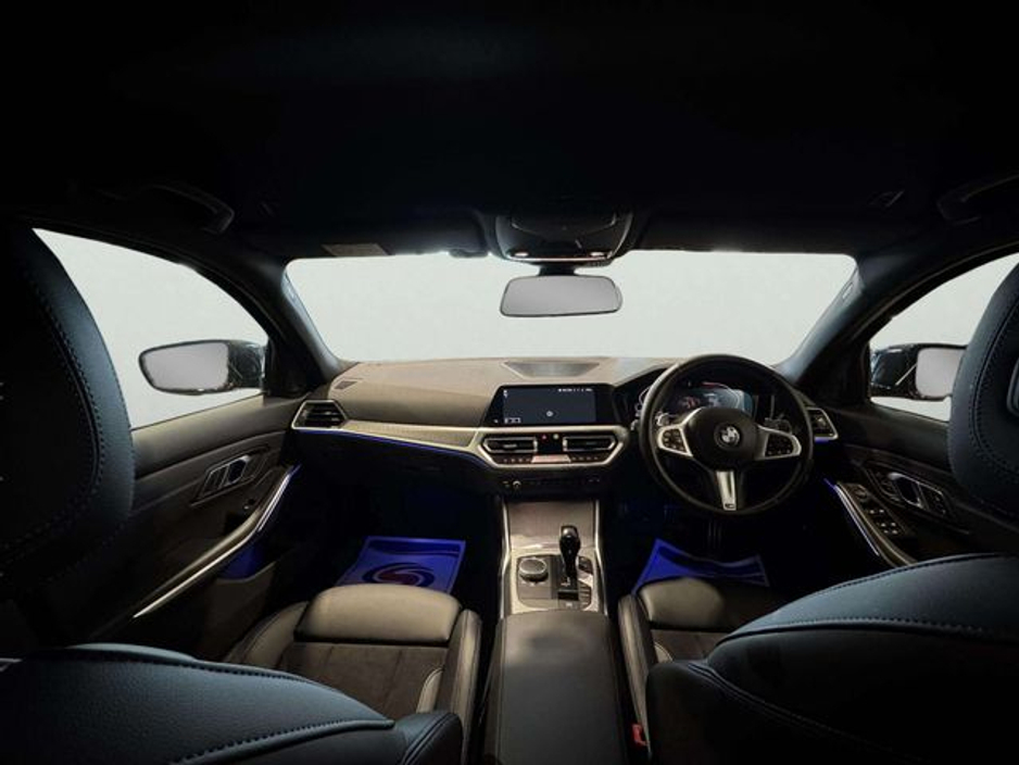 2023 BMW 3 Series - image 2