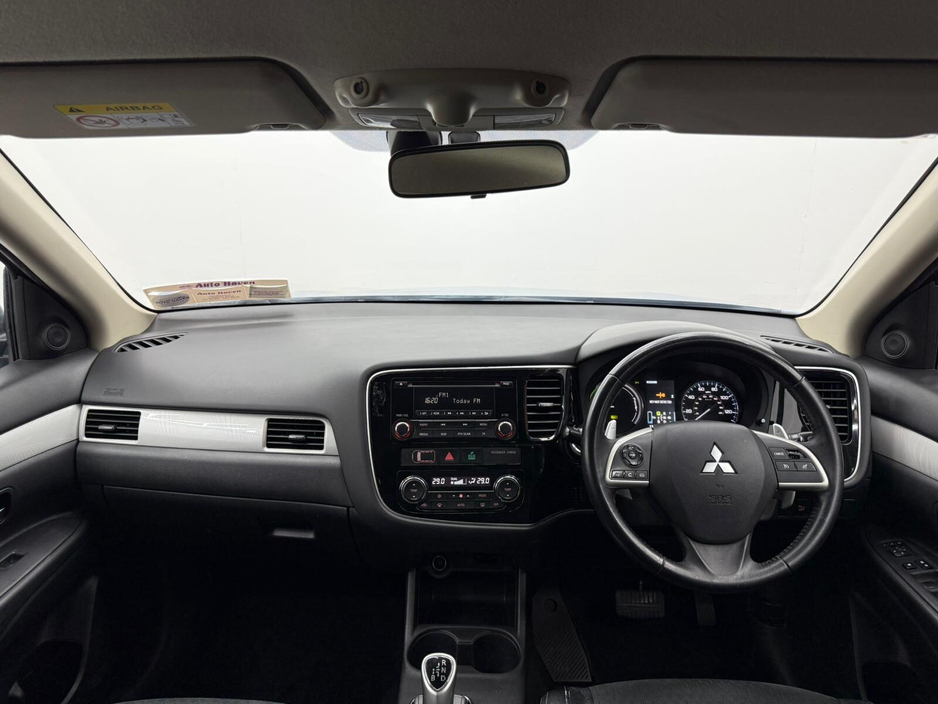 2015 Mitsubishi Outlander - image 10