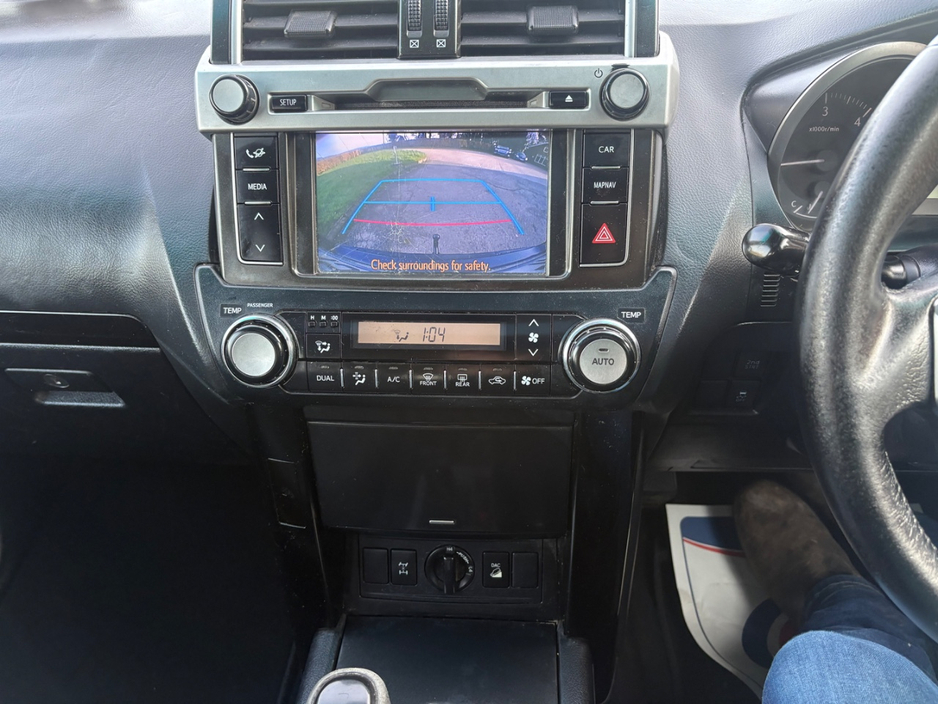 2015 Toyota Landcruiser - image 13